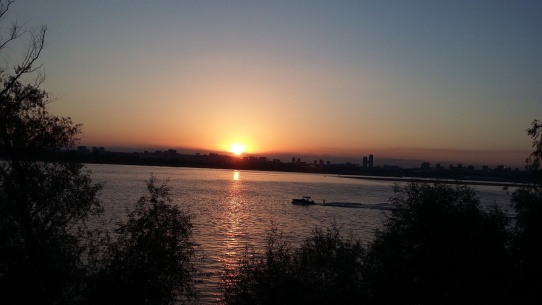 Песок нашёл глаза...