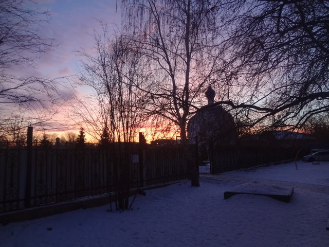 Мгла над землей серостью повисла