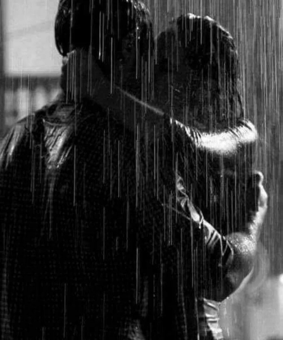 Горячая страсть в душе. Поцелуй под дождем. Любовь под дождем. Пара под дождем. Парень и девушка под дождем.