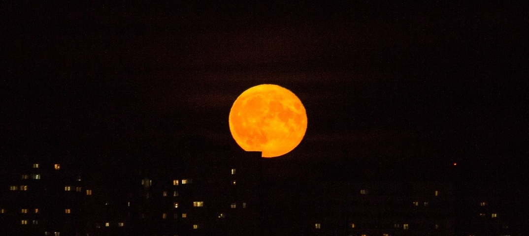 Оранжевая Луна