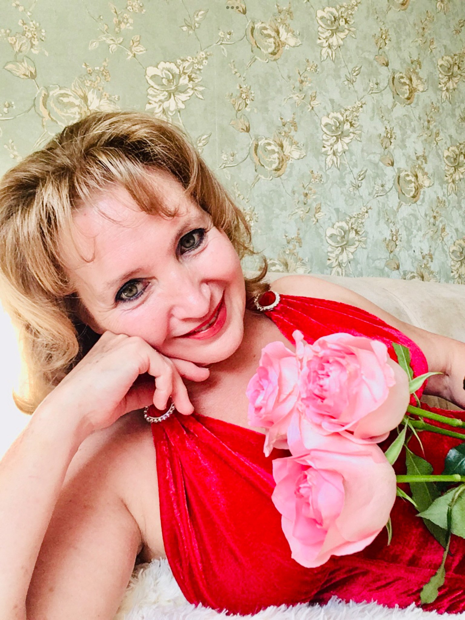 Ты улыбаешься. Посвящение С. Т. 15039