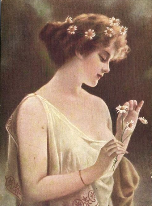 Дева и маргаритки