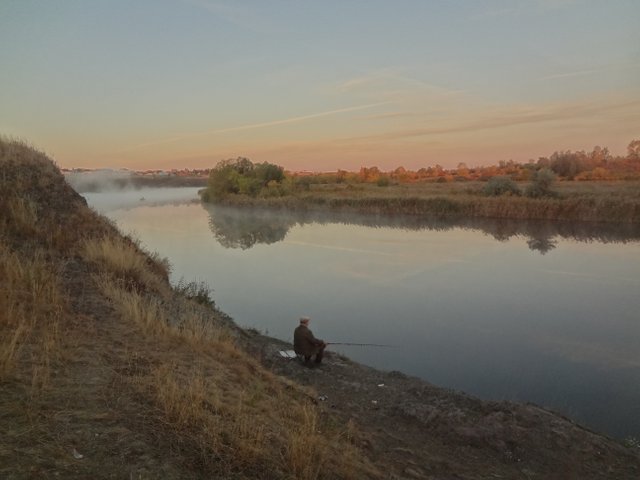 А на рассвете раннем сиротливо