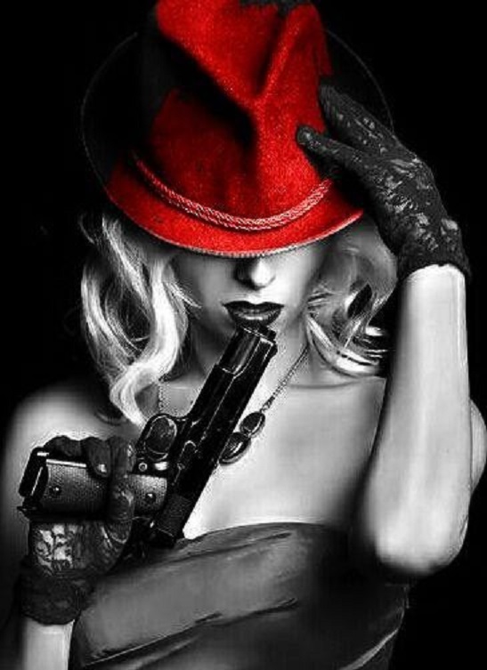 Страстная леди. Девушка гангстер с пистолетом. Девушка в шляпе с пистолетом. Дама с револьвером. Женщина в шляпе и с револьвером.