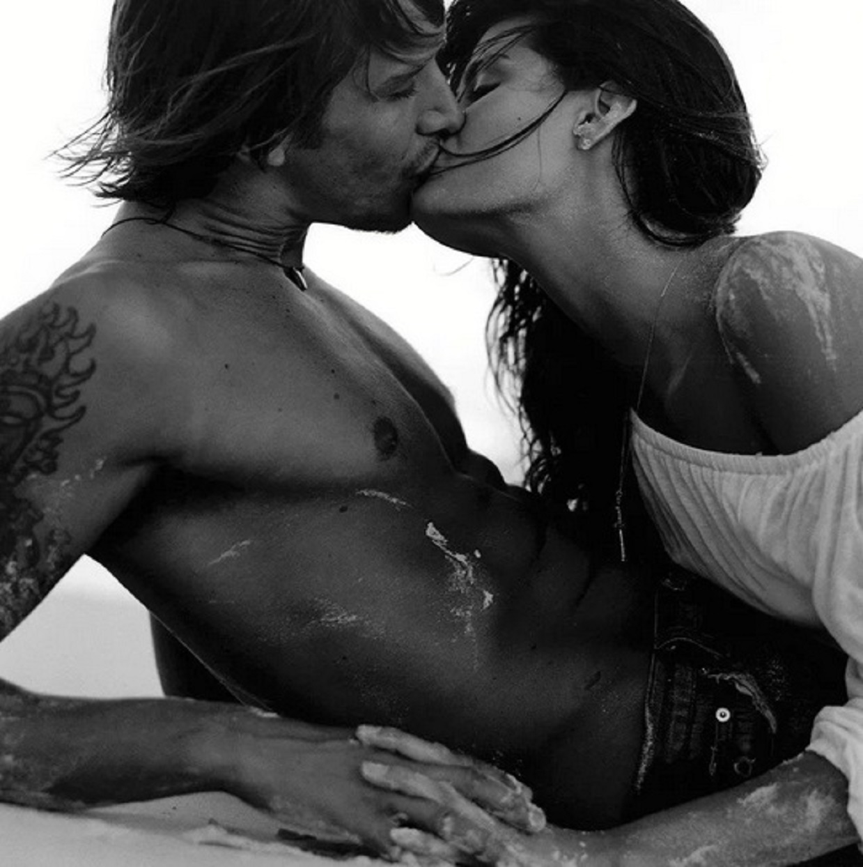 Я хочу быть с тобой speed. Страстный поцелуй. Поцелуй страсть. Красивые слова о любви. Поцелуй мужчины и женщины.