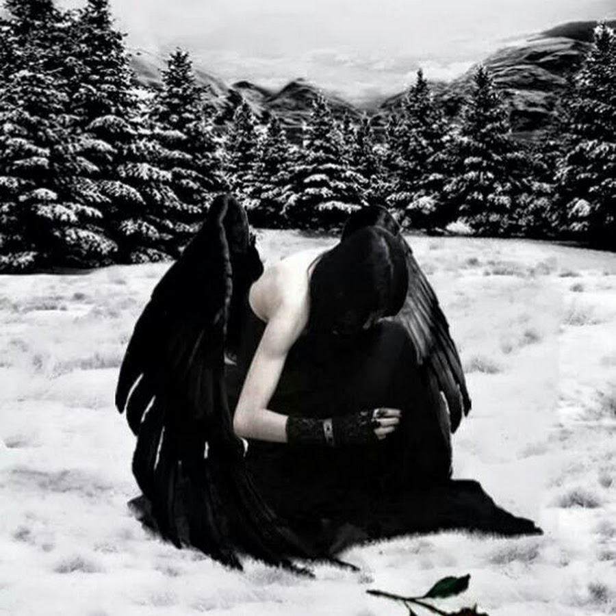 Черные ангелы читать. Черный ангел. Снег Готика. Черный ангел на белом снегу. Черный ангел на снегу.