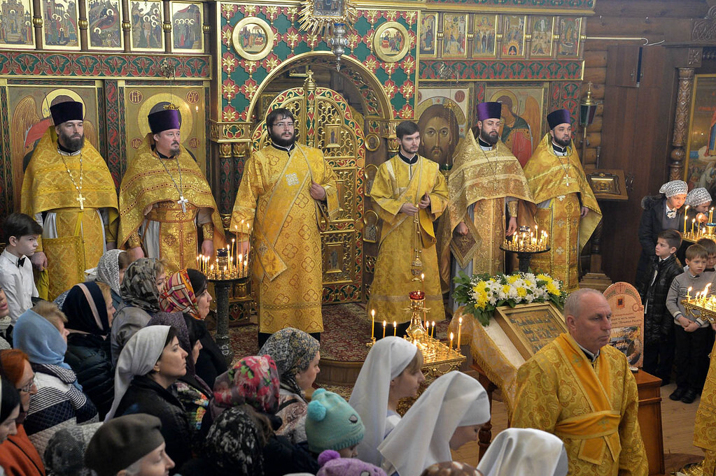 храм иконы божией матери «всех скорбящих радость» (минск) внутри. храм всех скорбящих радость клин. скит иконы божией матери всех скорбящих радость святогорской лавры. церковь иконы божией матери всех скорбящих радость, сочи. скорбященская церковь новгород внутри.
