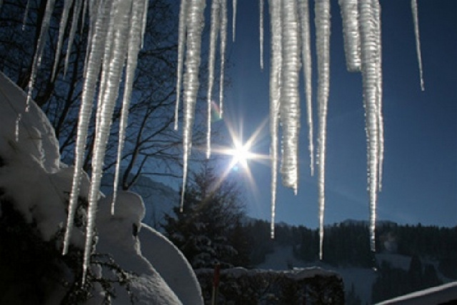 Сосули и щель