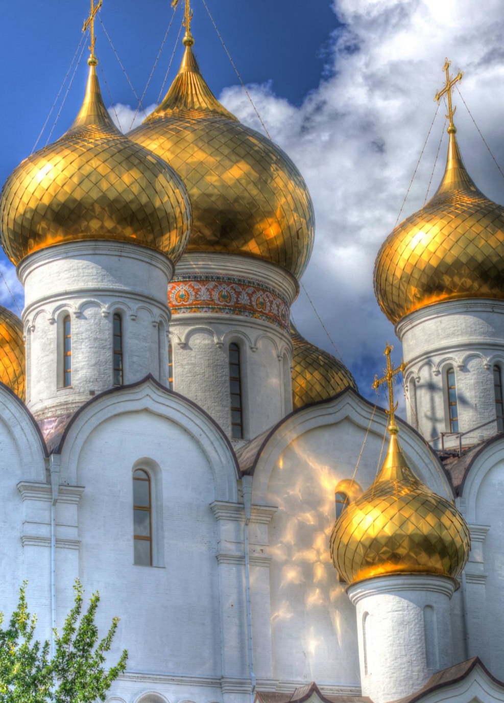 Успенский собор Ярославль белые купола