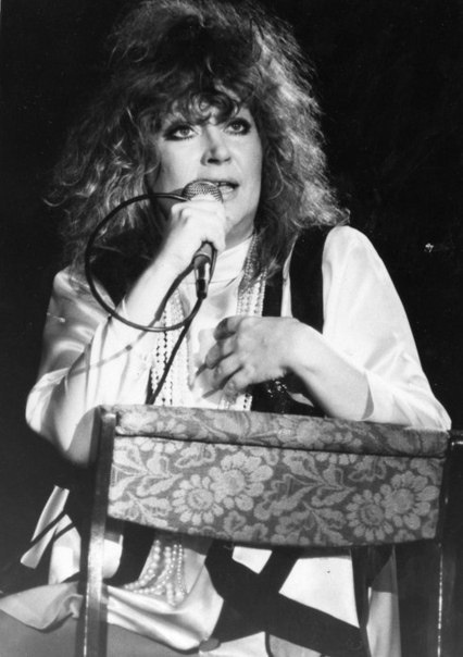 Так странно слышать мне иных...