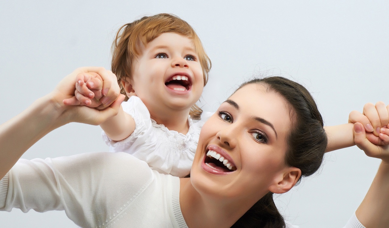 С мамой весело играть!