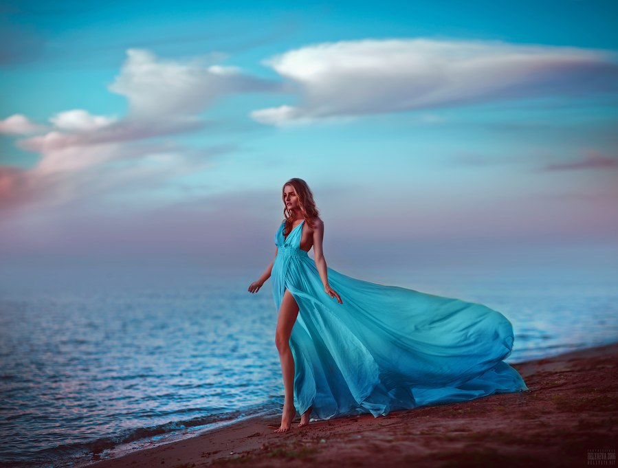 Фотосессия у моря в платье
