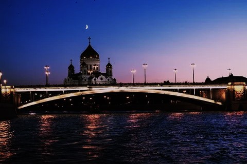 Раздумья вечером над Москвой-рекой