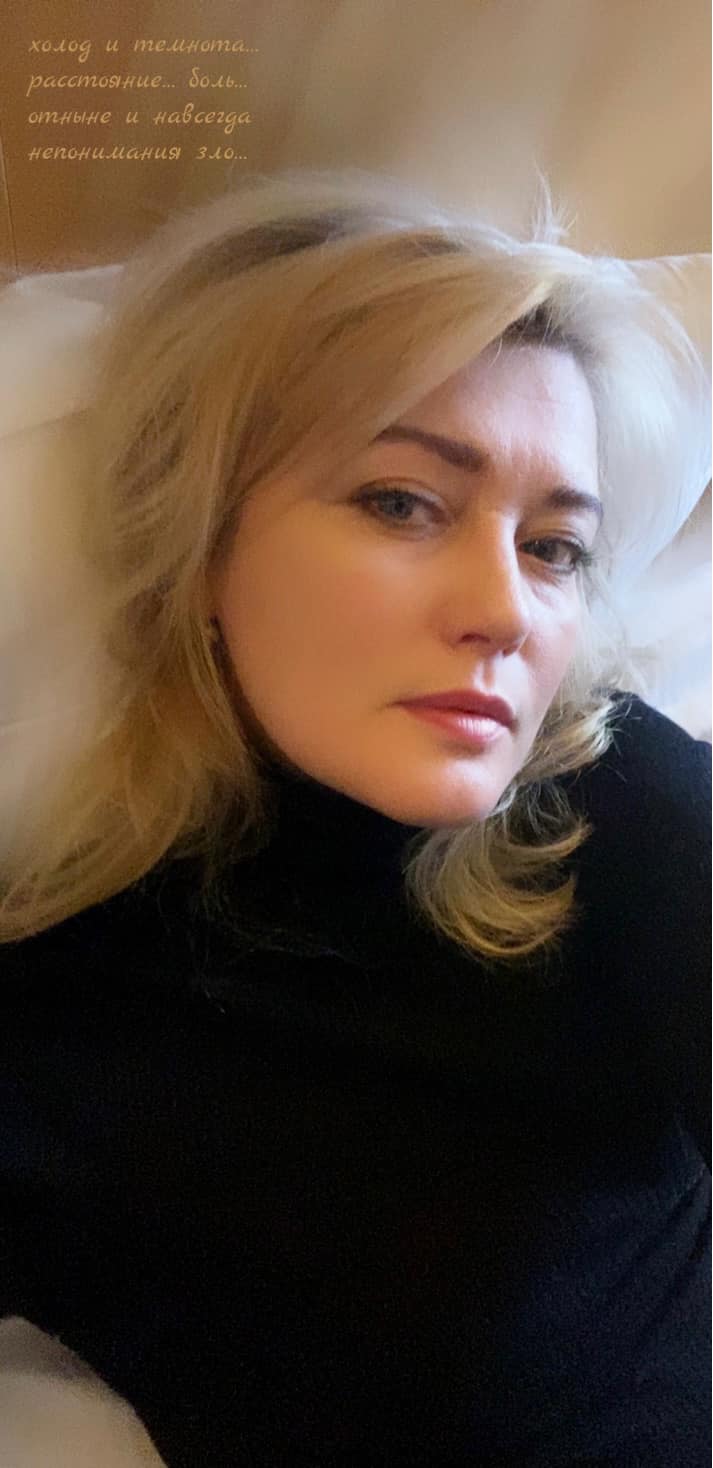 Бывает и снег не белым