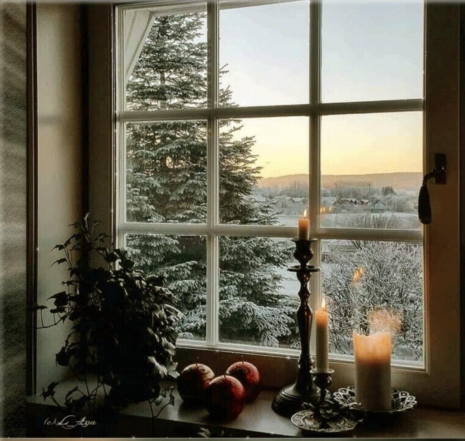 Подхожу к окну и вечер. Зимнее окно. Снег за окном. Красивые окна. Зимнее вечернее окно.