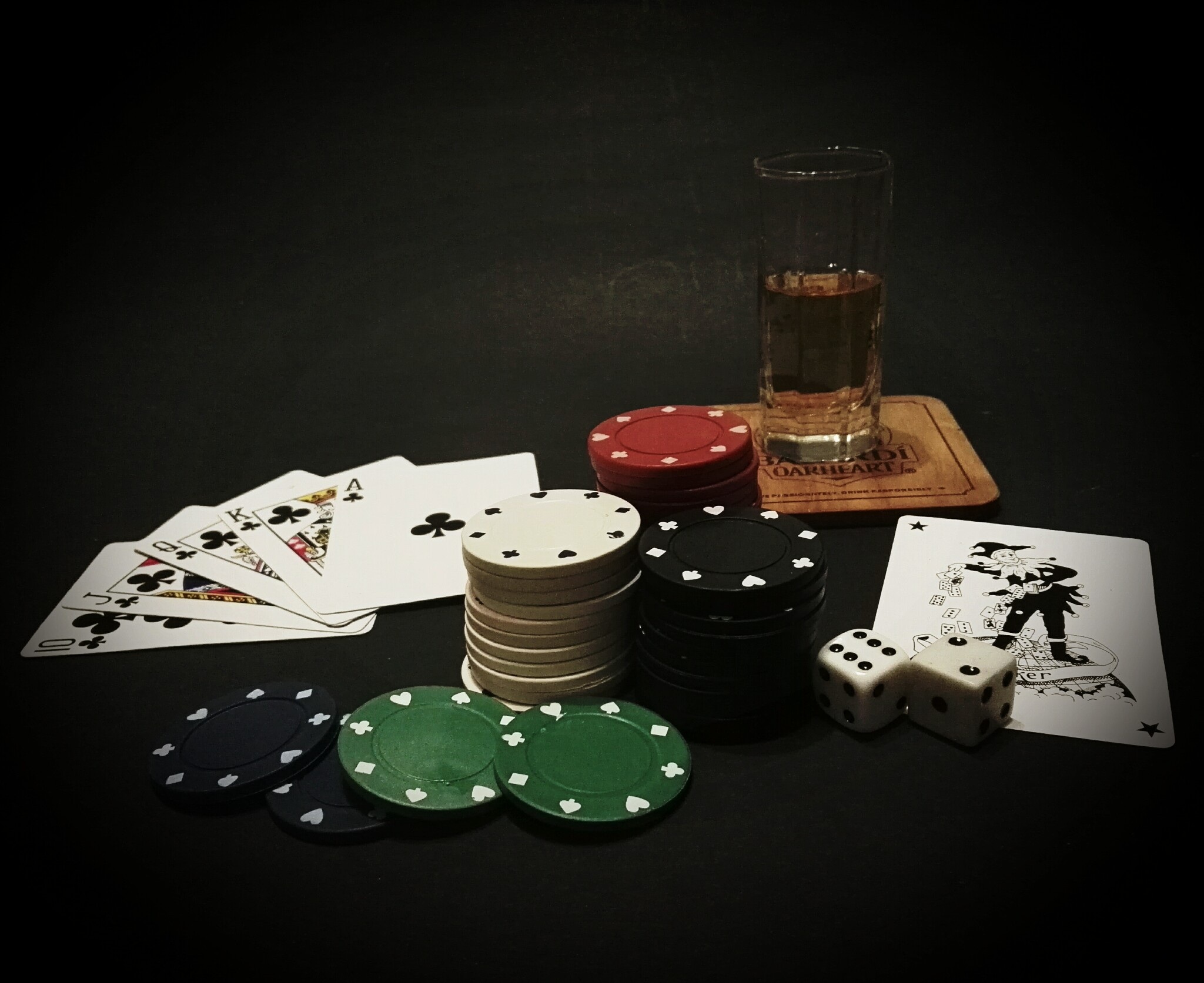 Карты деньги стол. Покер. Стол для карточных игр. Игральный стол в казино. Казино карточные столы.