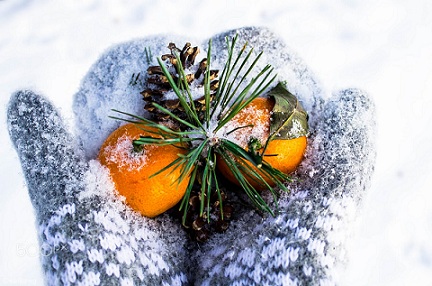 Мандариновая корочка в снегу...