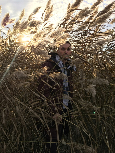 Утро встретил он один