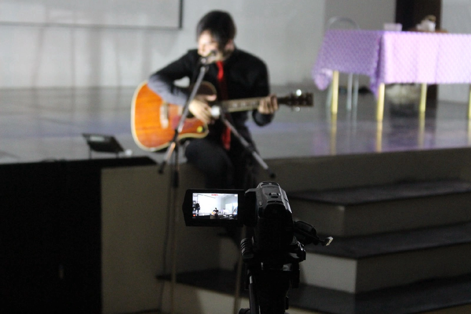 Сижу в ночи. Рождаю слово