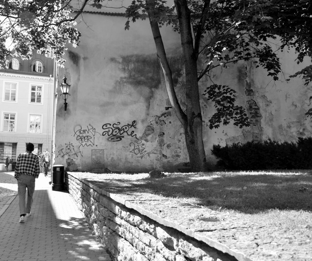 Другого не...