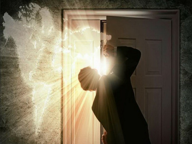 Открылась дверь