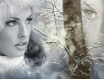 Крыши домов посыпают снега