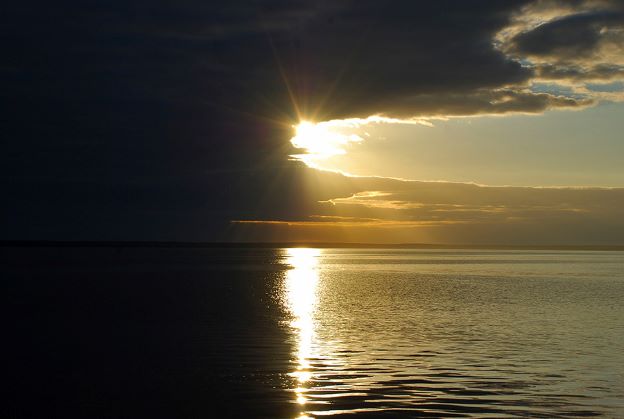 Где-то между светом и тьмой