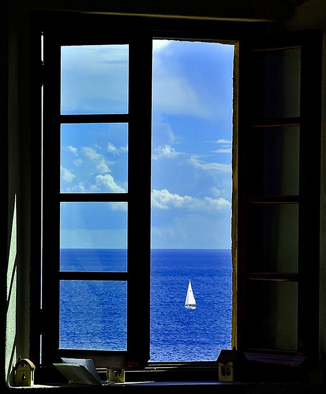 Окошко с видом на залив