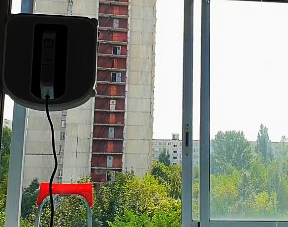 Робот окна очистил...