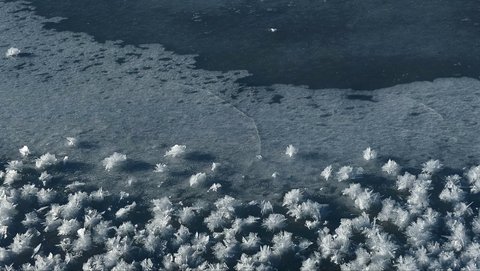 Замерзающая река