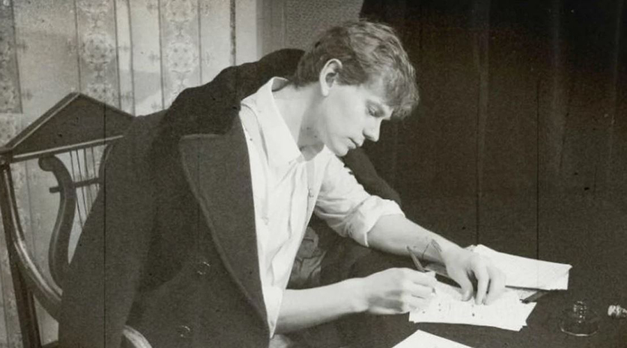 Застыл кусочек фальши на губах...