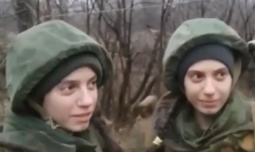 Близняшкам