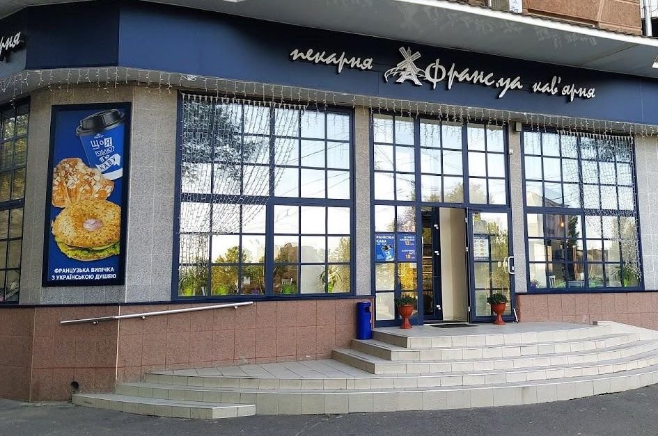 Николаев, дождь, кафе