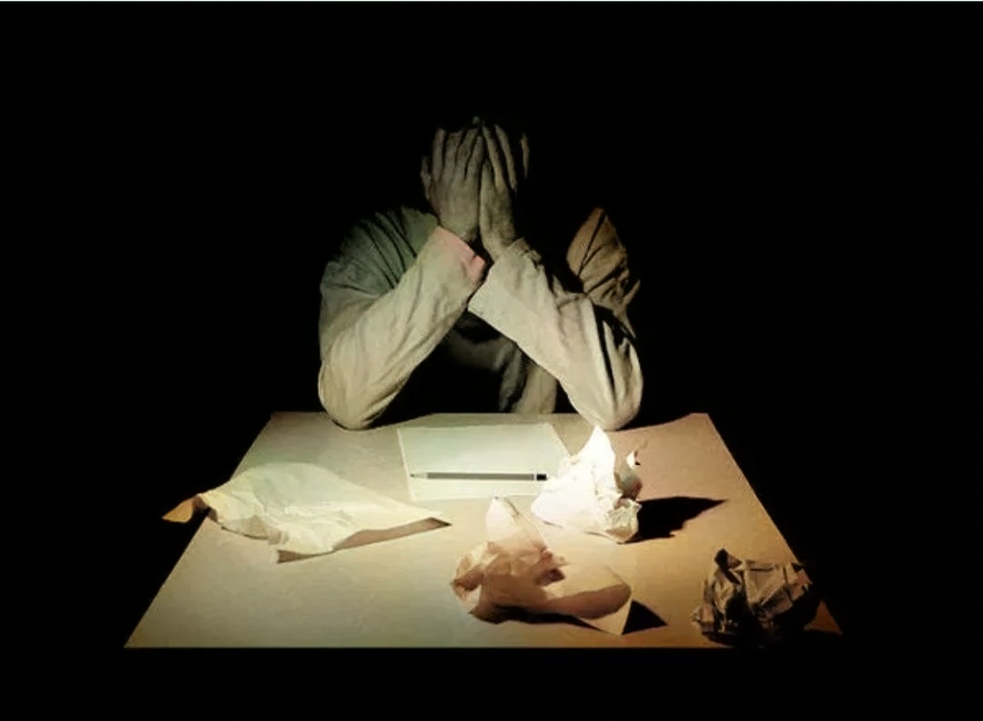 Поэт пишет стихи картинки