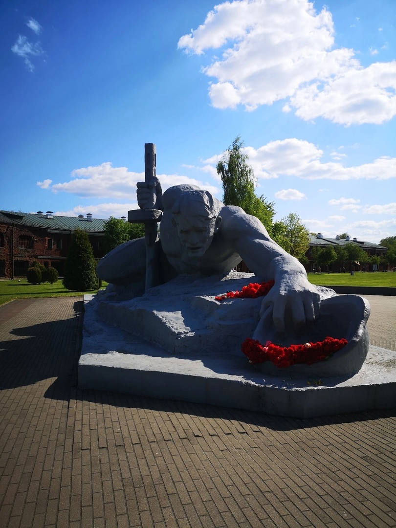 защитникам Брестской крепости