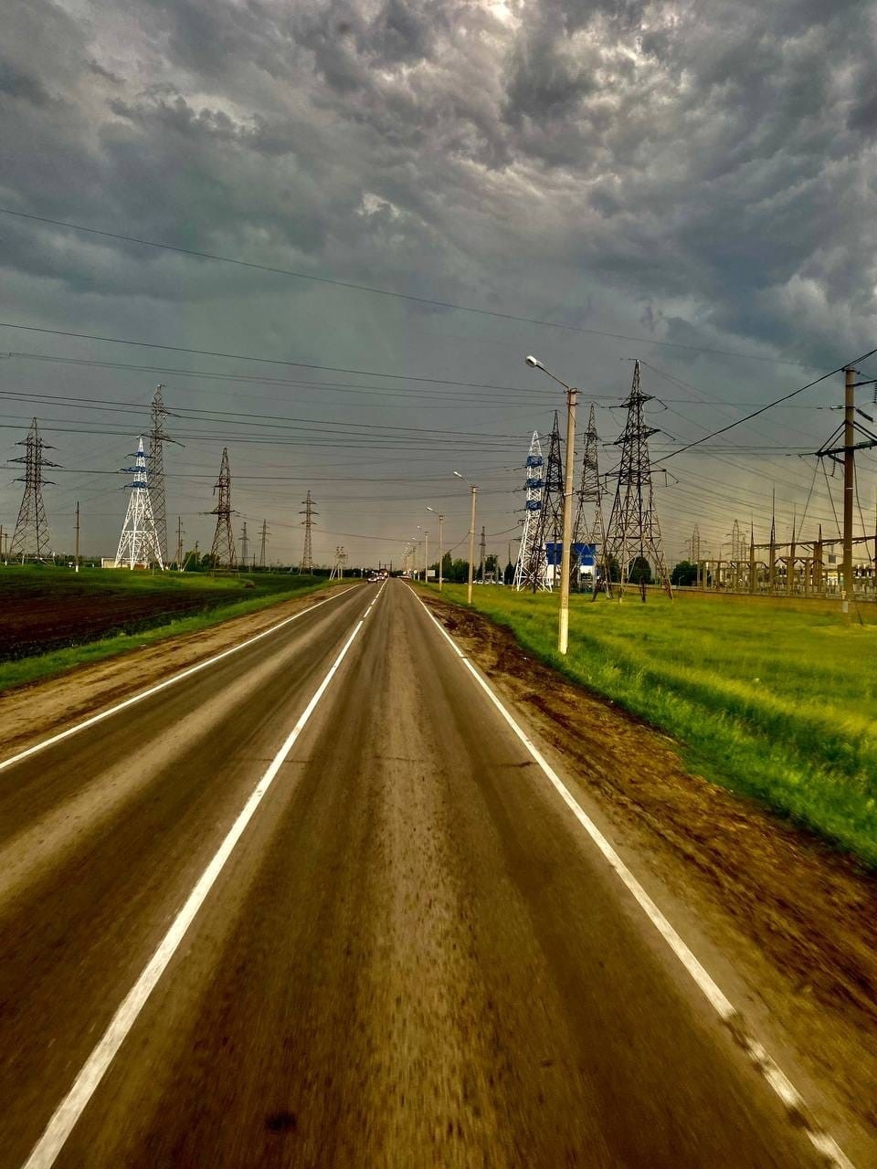 Черные тучи нависли над городом...