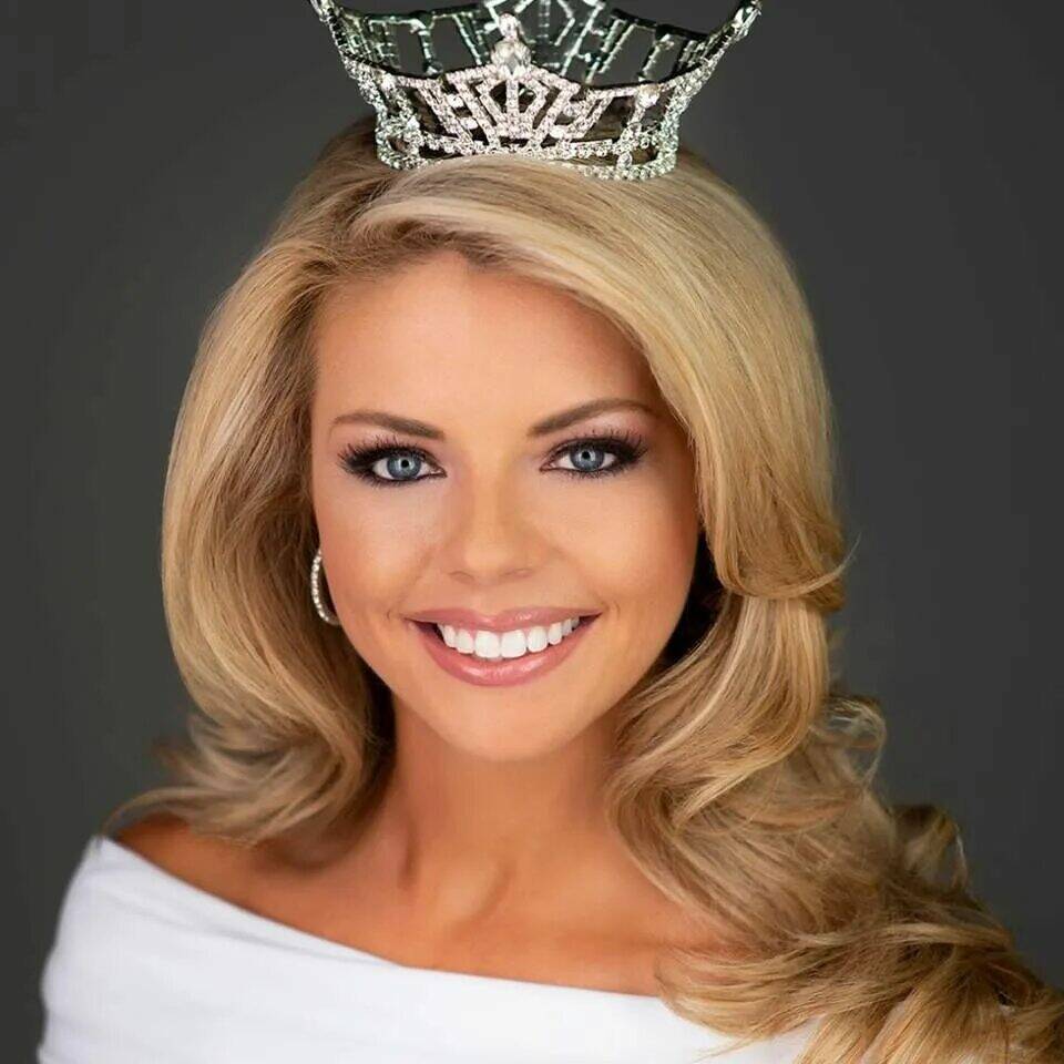 исполнение королева красоты. ольга валеева миссис крым 2022. королева красоты.