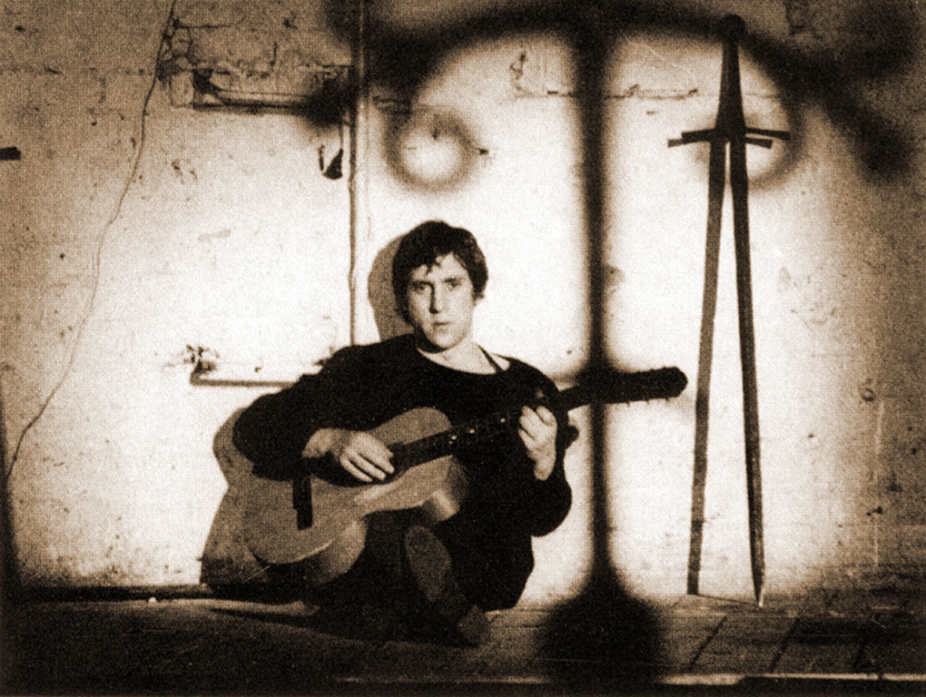 Кто волей слаб-страдает больше всех. Высоцкому