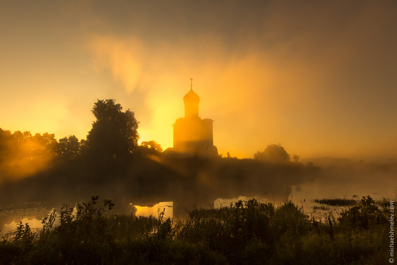 храм в тумане