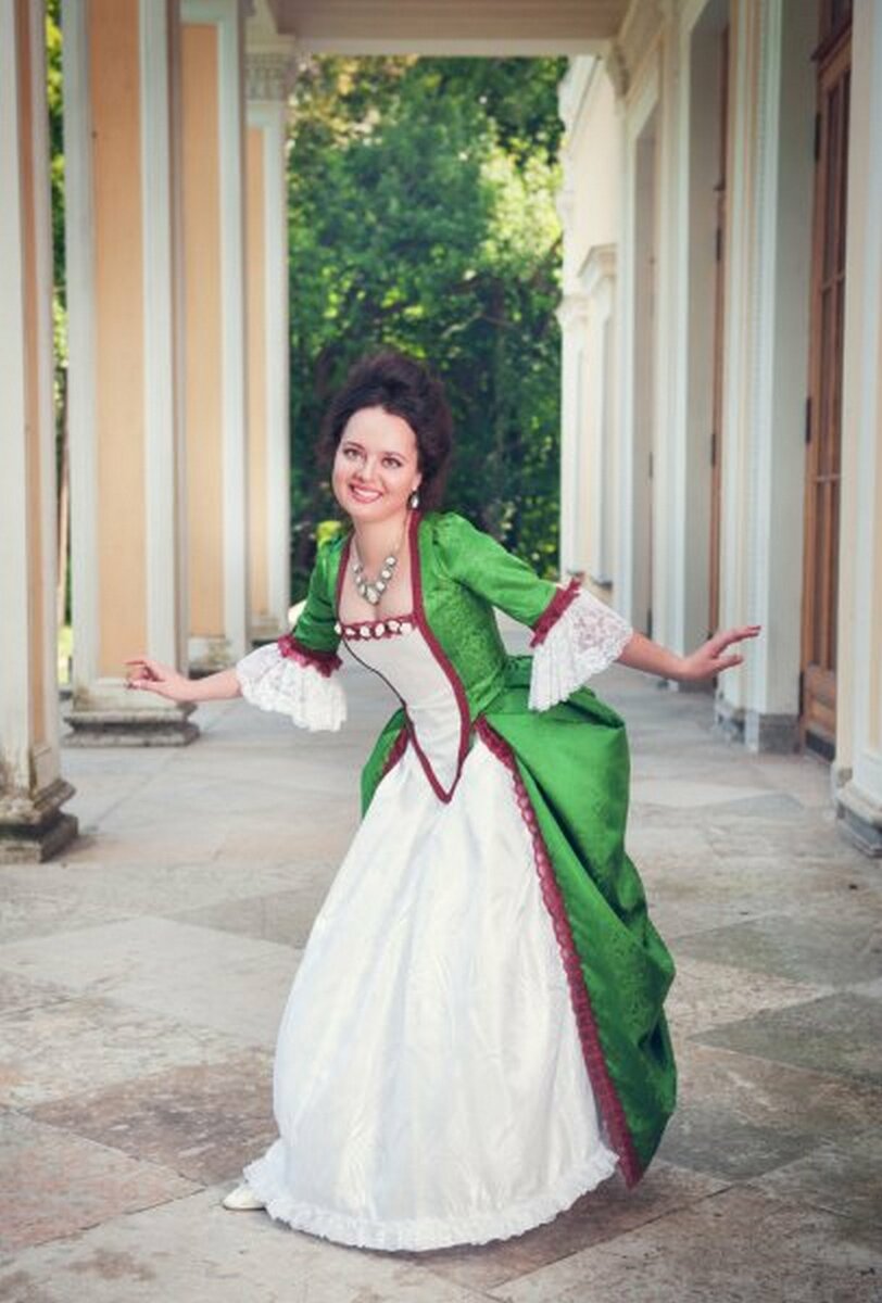 Шкафы забыли, что такое платья...