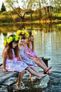 Роняла на-воду слезу