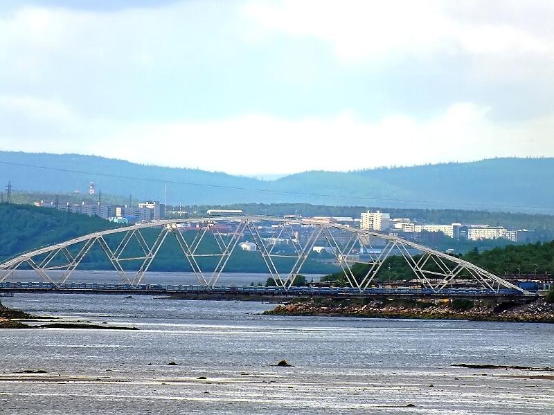 10. По другую сторону реки