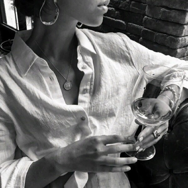 Жизнь, та чудесная нить, так быстротечна