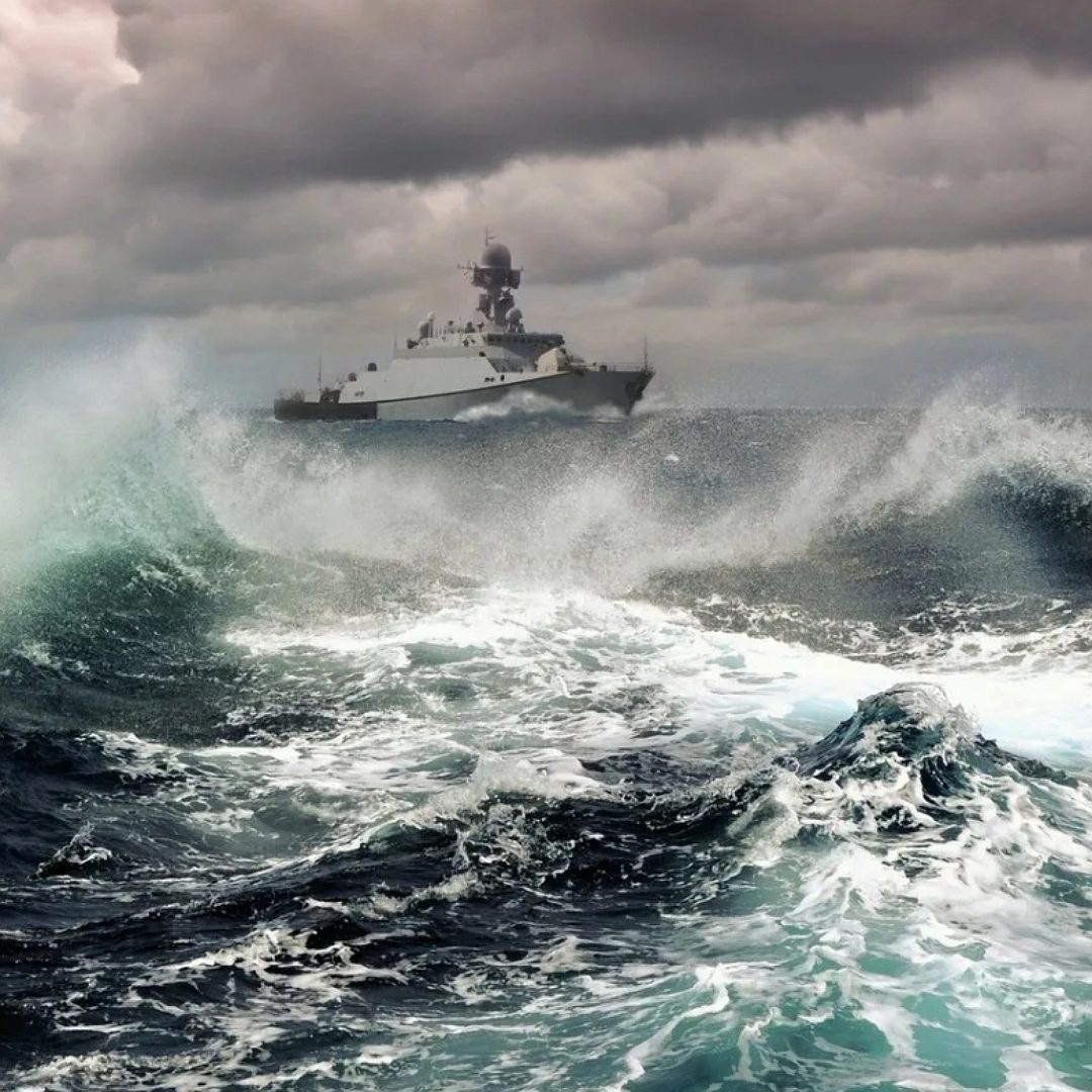 Океан корабли видео. Каспийское море шторм. Берингово море шторм. Баренцево море шторм. Океан шторм линкор.
