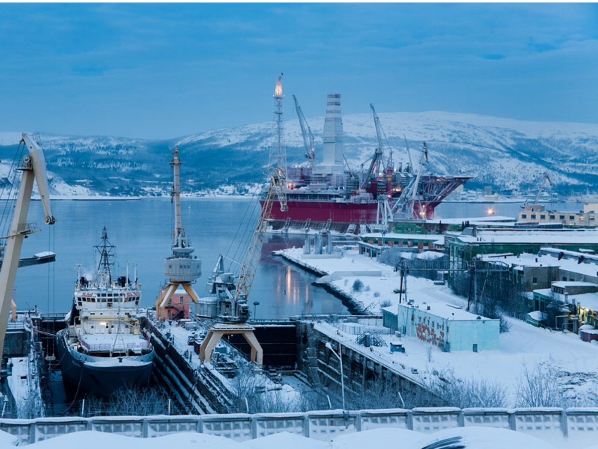 Незамерзающий порт европейского севера является город. Мурманск порт. Мурманск незамерзающий морской порт. Незамерзающий порт европейского севера является город. Морские пути европейского севера.
