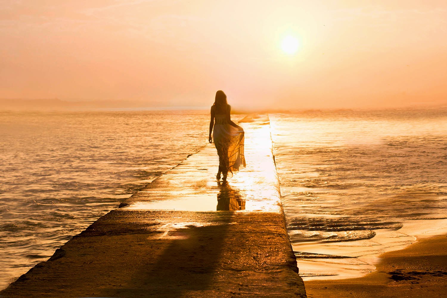 штиль в тихом океане. морем давай мы будем морем. морем давай мы будем морем. я на берегу моря. женщина на море.