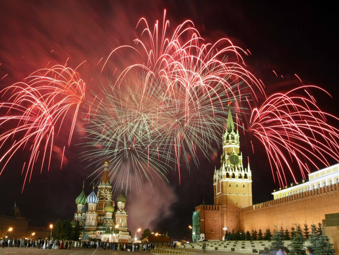салют в москве день победы