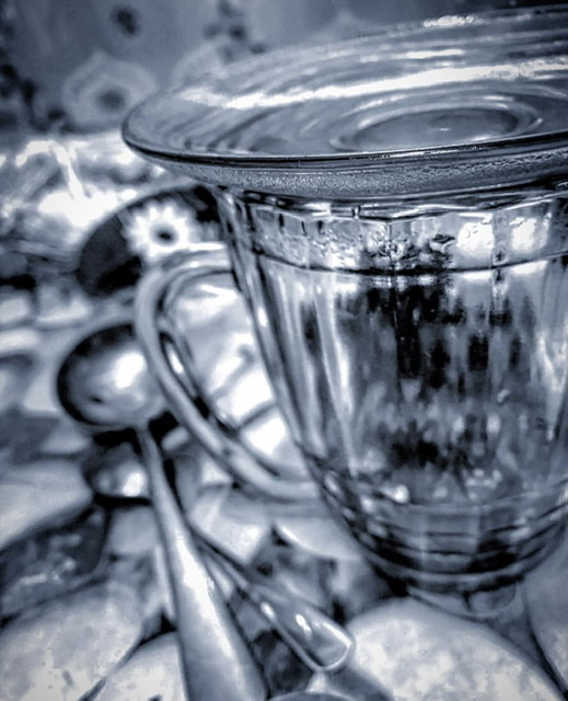 надоели пустынные стены