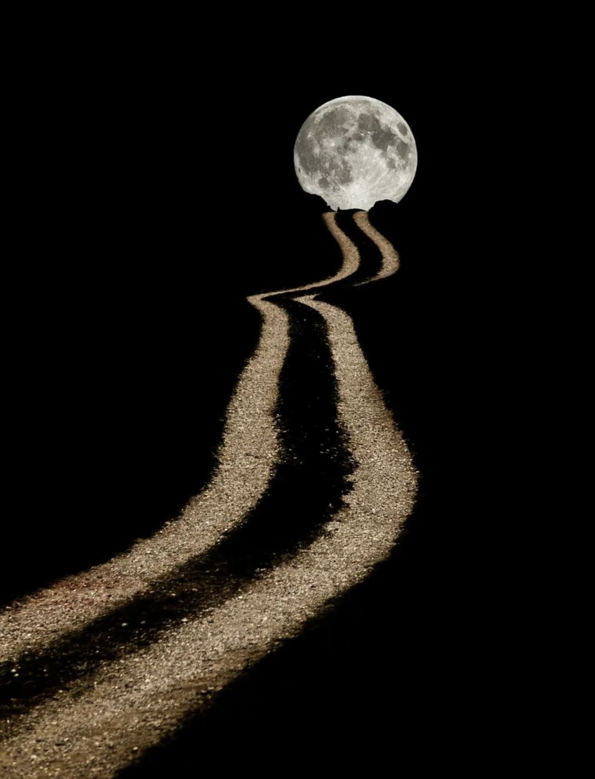 Луна стучит. Дорога к Луне. Лунная дорога. Полнолуние и дорога. Луна освещает дорогу.