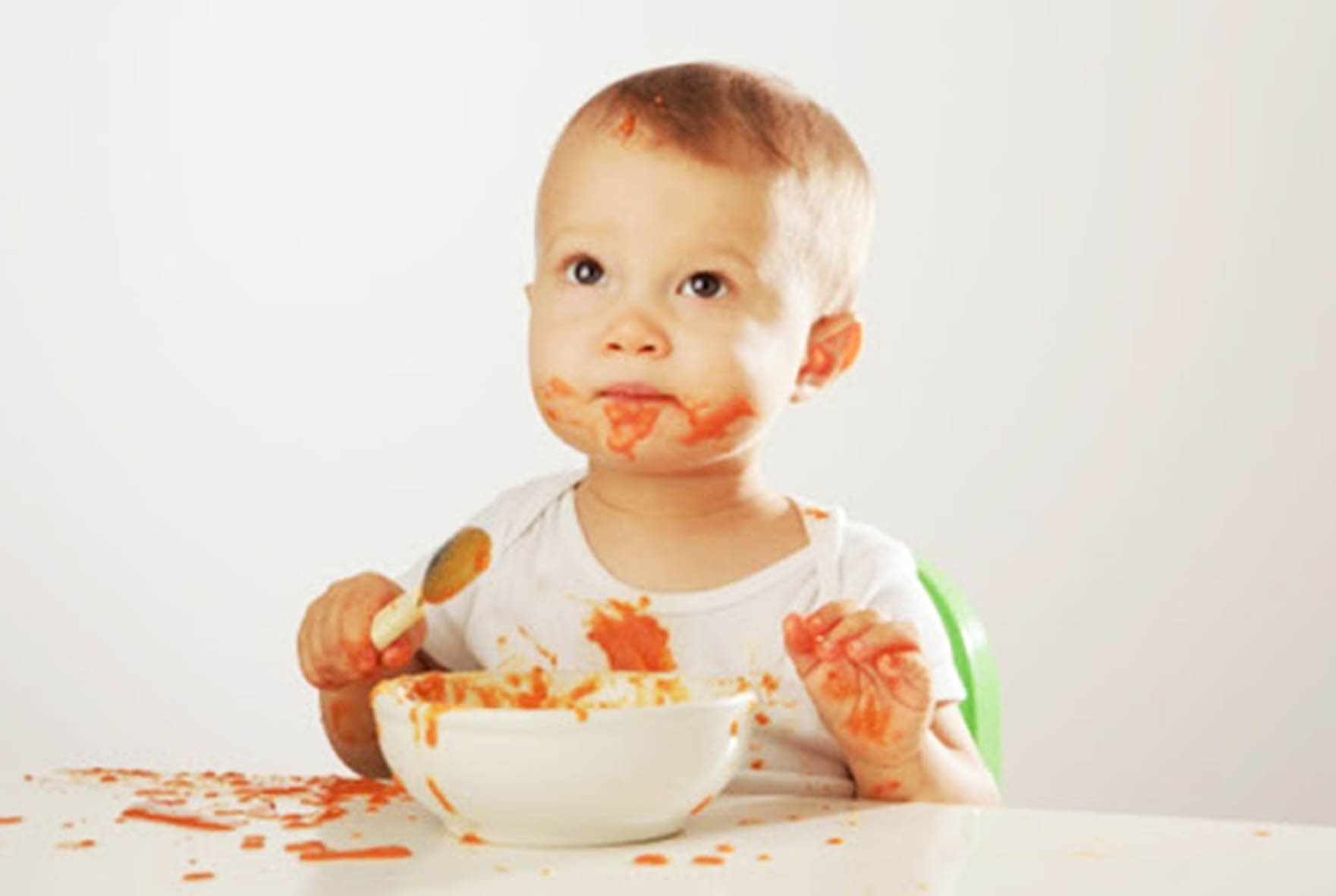 Реб 6. Ребенок кушает. Малыш ест. Ребенок кушает суп. Кушать кашу.